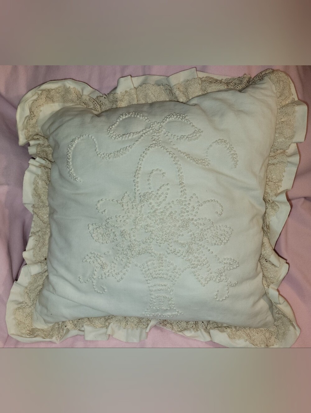 VTG Candlewicking Handmade Throw Pillow Basket Design Lace Trim Cottagecore 15"